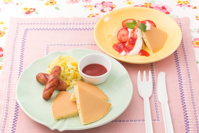 2種のパンケーキ~グリルソーセージ・クリーム&フルーツ~