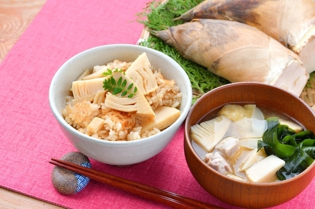たけのこの炊き込みご飯と汁物