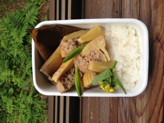「筍の肉詰め、スープ蒸し」