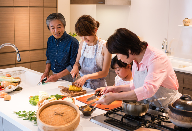 3世代で料理をする