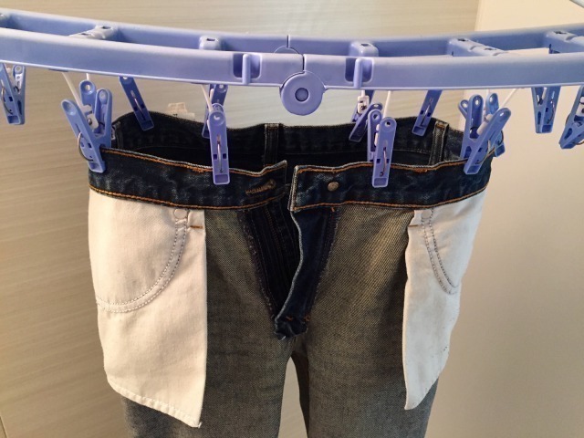 筒干ししたデニムのパンツ