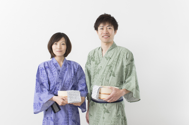 湯桶をもつ男女
