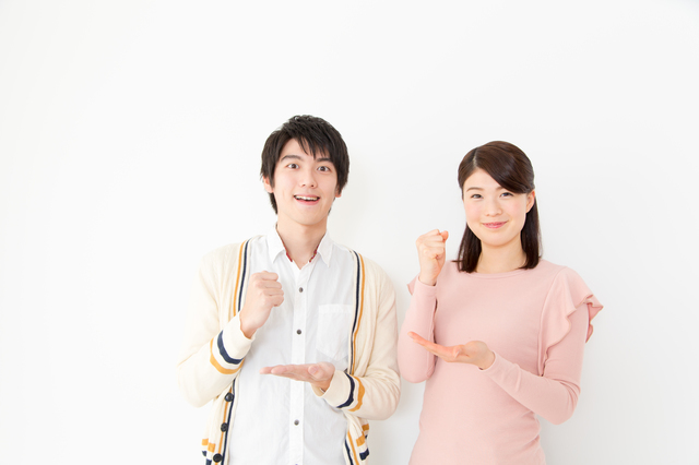アイディアが浮かんだ男女