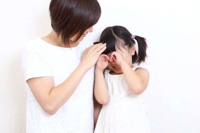 なく子ども