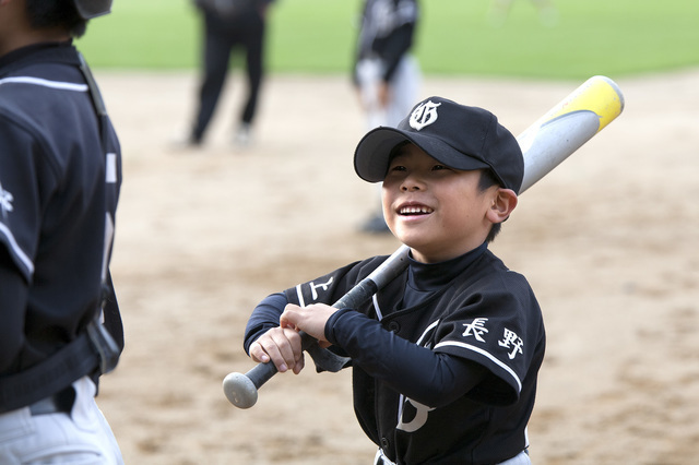 野球をする子ども