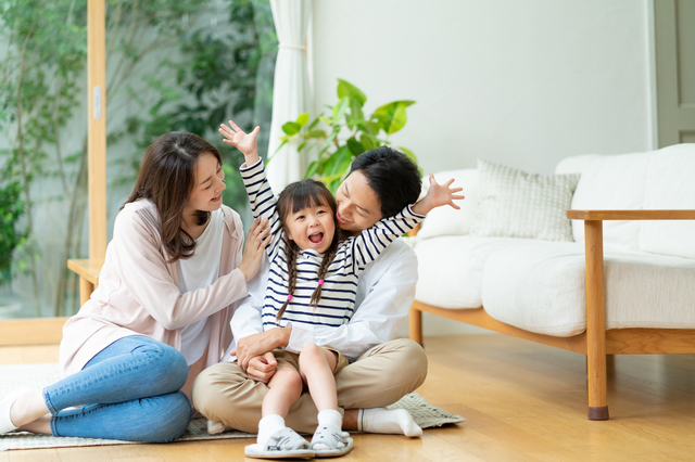 伸び伸びと成長している子のイメージ
